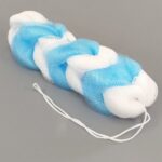 Esponja trançada de nylon azul bebê e branca