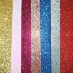 recorte de imagem com varias faixas de Filme de recorte Glitter alinhadas para mostrar a variedade de cores do filme de recorte glitter