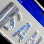 Fita hot stamping aplicada na placa automotiva personalizada