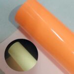 rolo de filme de recorte brilha no escuro laranja